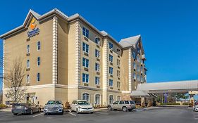 Comfort Inn & Suites Near Six Flags